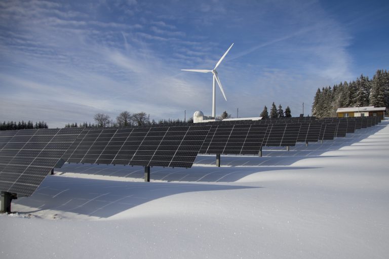 A&nbsp;Celestial&nbsp;Connection:&nbsp;Solar&nbsp;Batteries&nbsp;in&nbsp;Astronomical&nbsp;Observatories&nbsp;