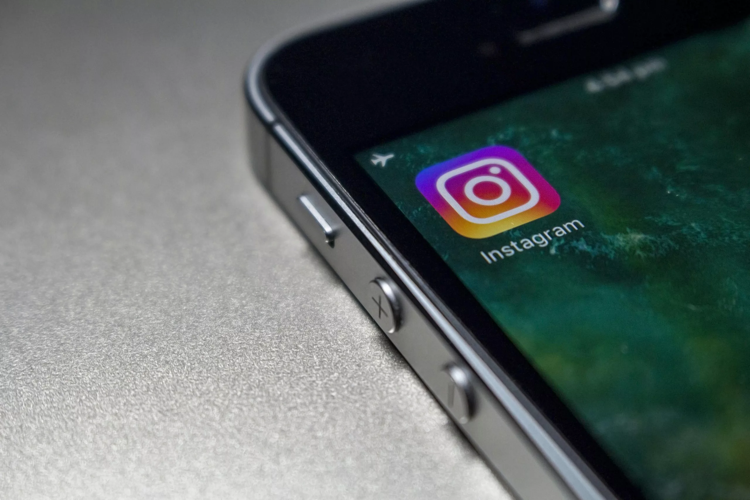 Instagram World: Tools and Services for Instagram Growth